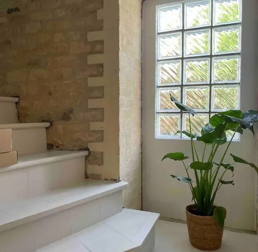 Hébergement de vacances Maison Typique En Pierre De Caen - 4 Voyageurs *